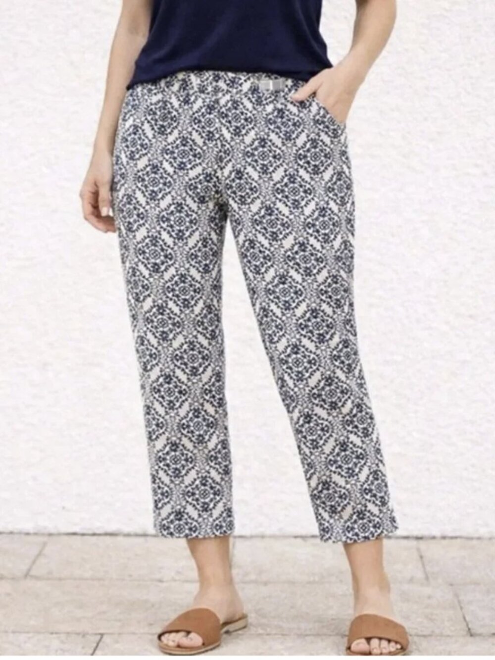 LOFT Riviera Navy & Cream Medallion Print Ankle Pants - Size 2P